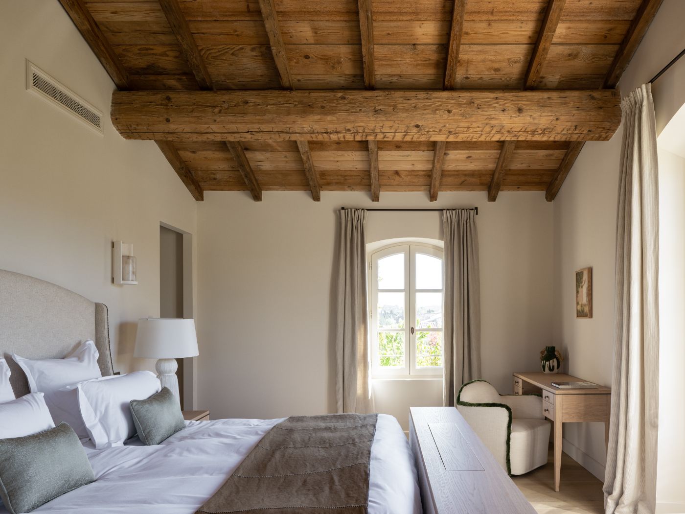Bedroom at Le Grand Mas D'Eygalieres.