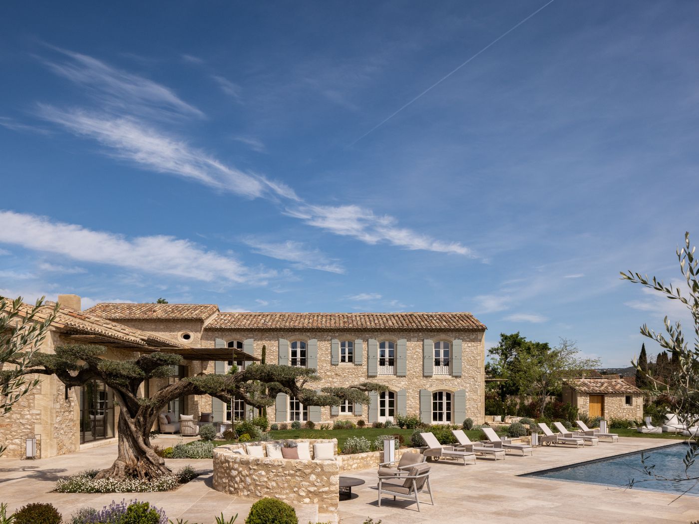 Alternative angle of Le Grand Mas D'Eygalieres.