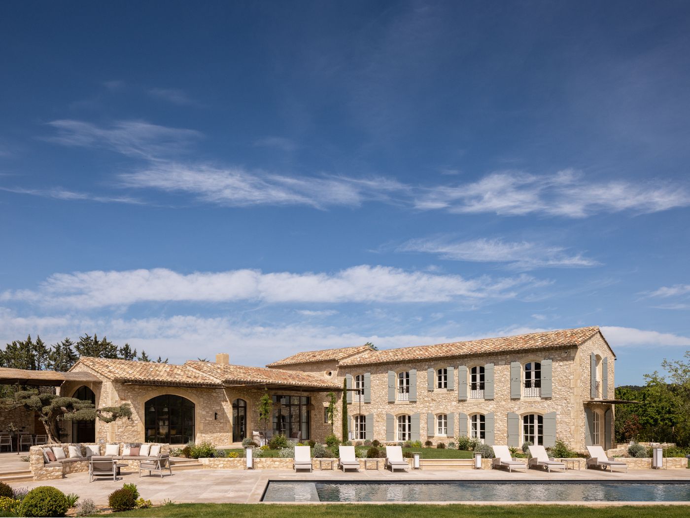 Lower angle of the front of Le Grand Mas D'Eygalieres.