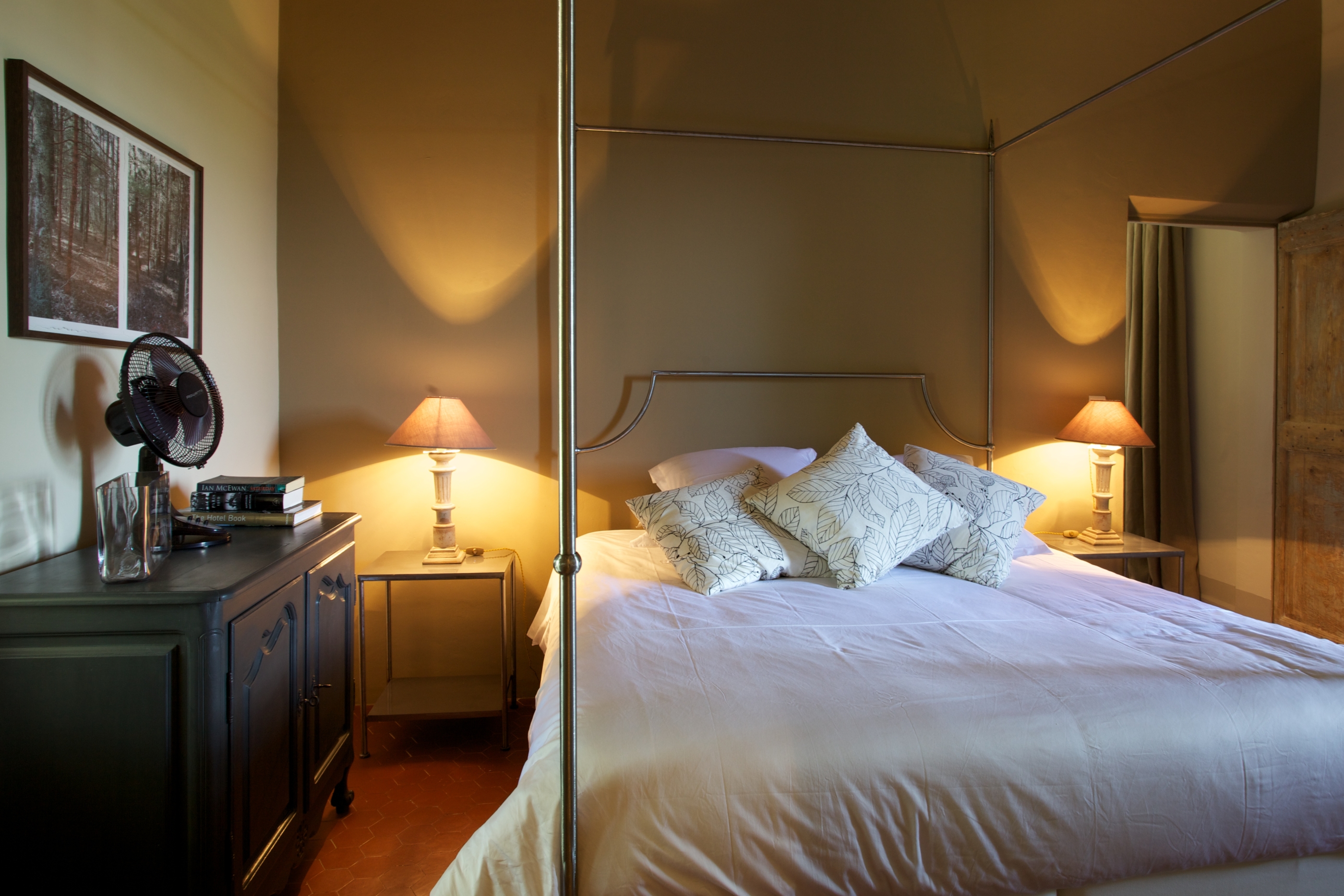 double bedroom in Le Pont Romain, Provence