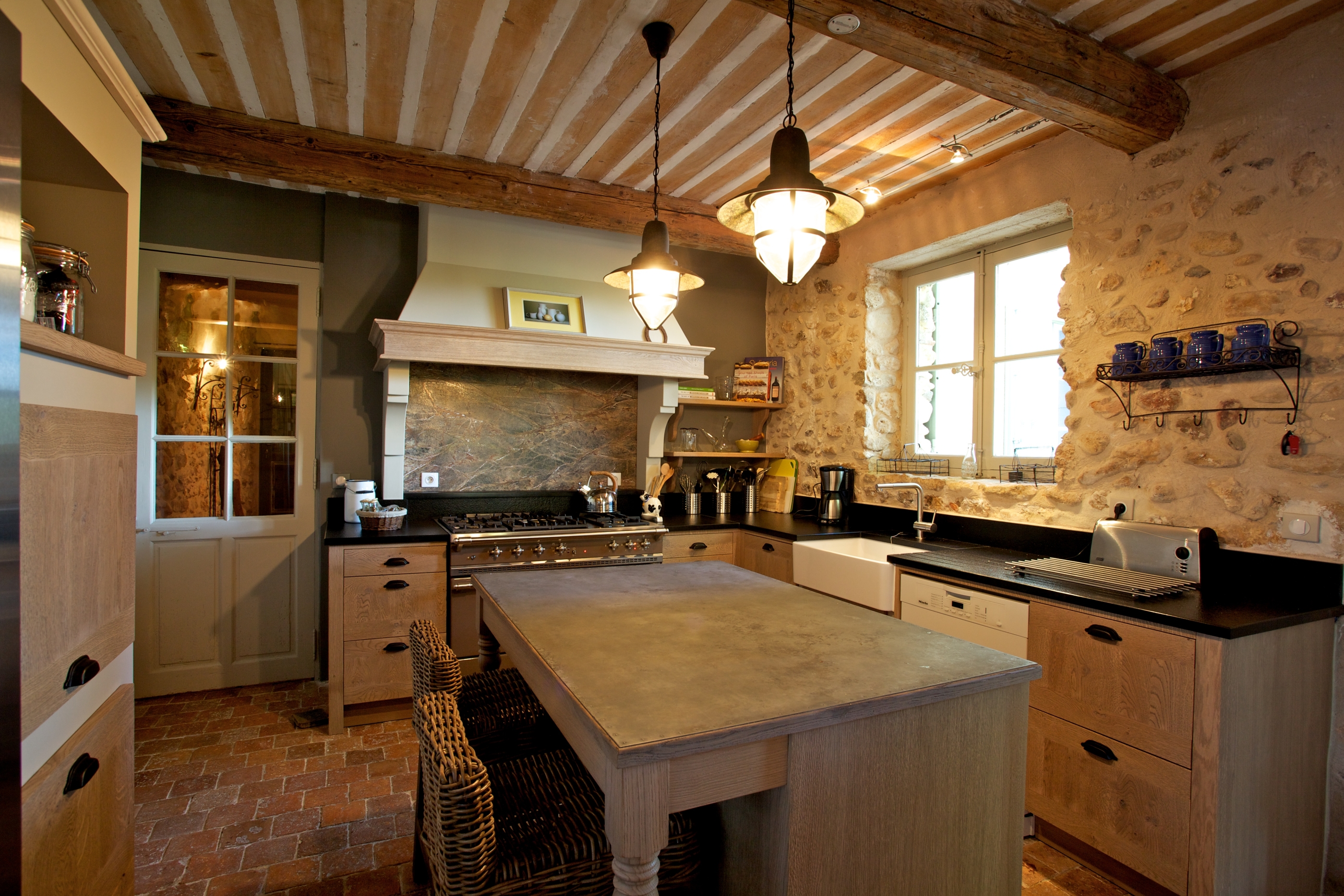 kitchen in Le Pont Romain, Provence