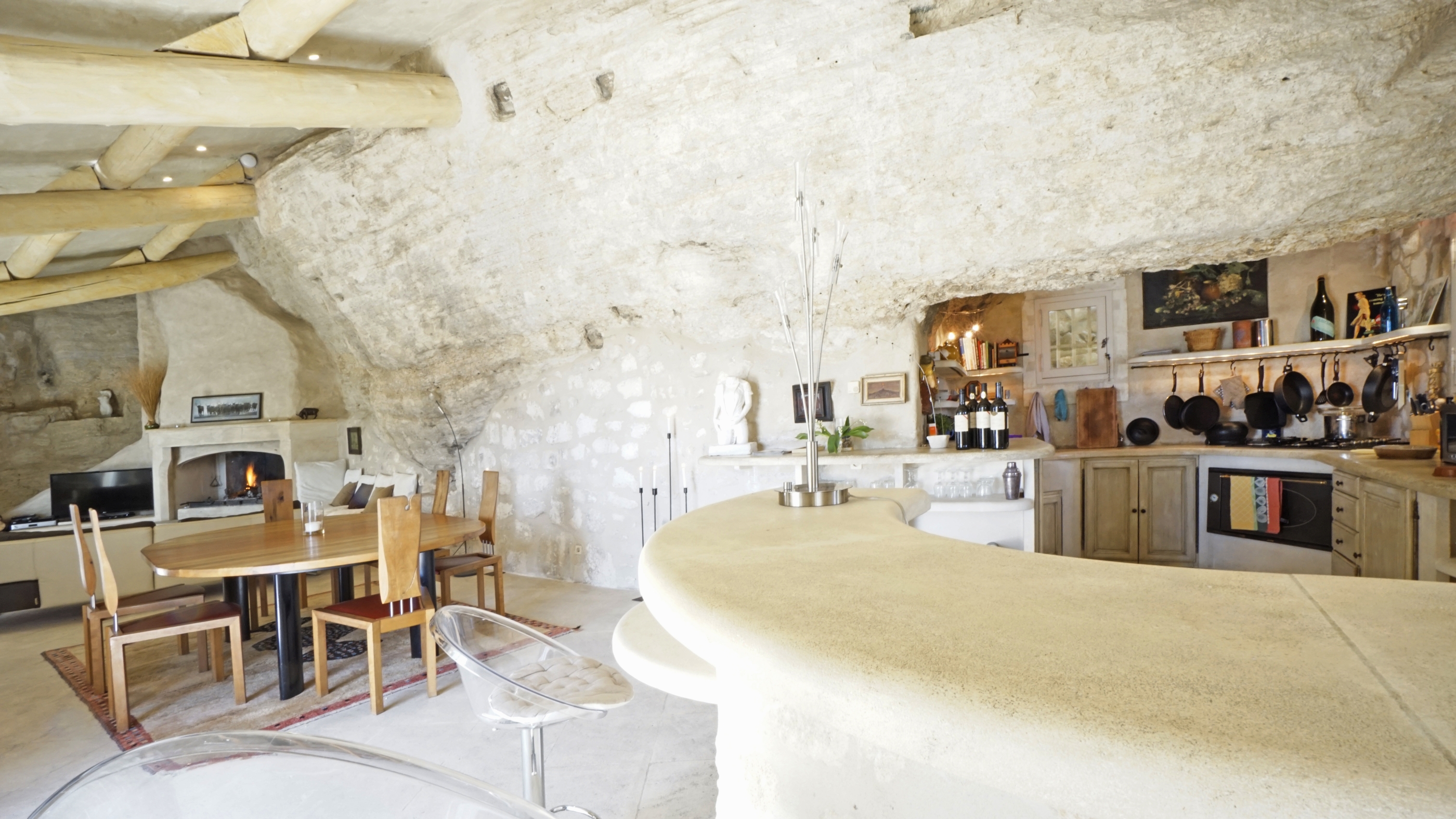 dining table in Les Rochers, Provence
