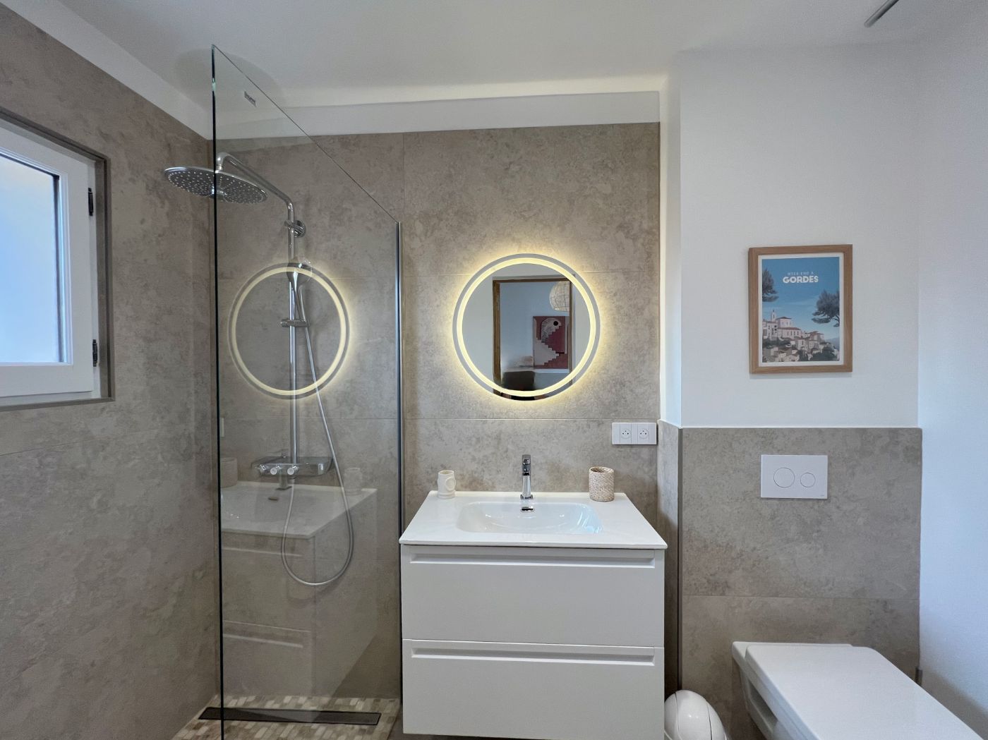 Bathroom at Maison St Saturnin.