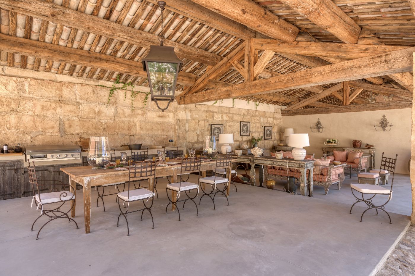 Outdoor Dining at Mas Bonnieux in Provence