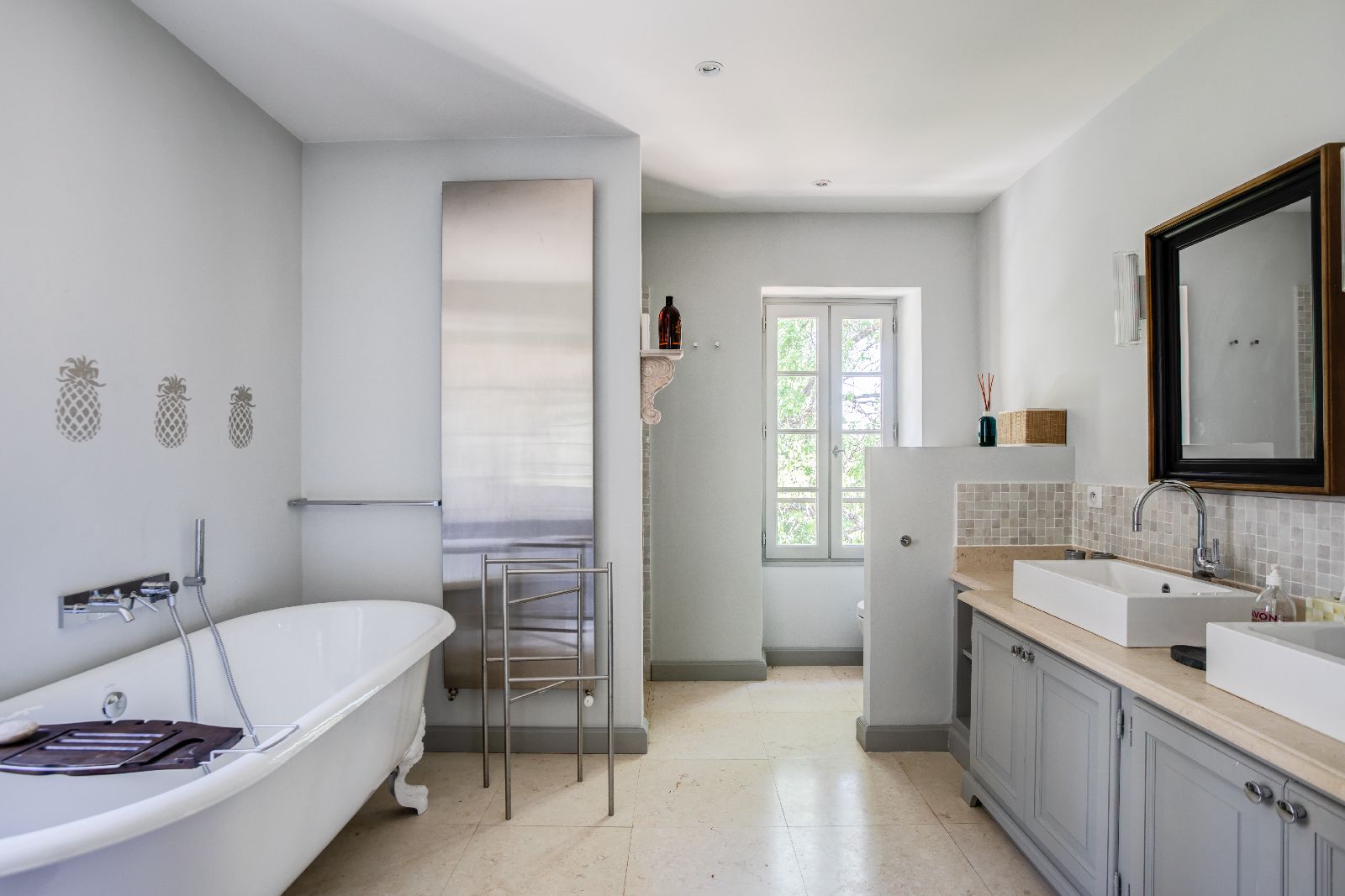 Bathroom with bathtub at Mas Calanquet in Provence