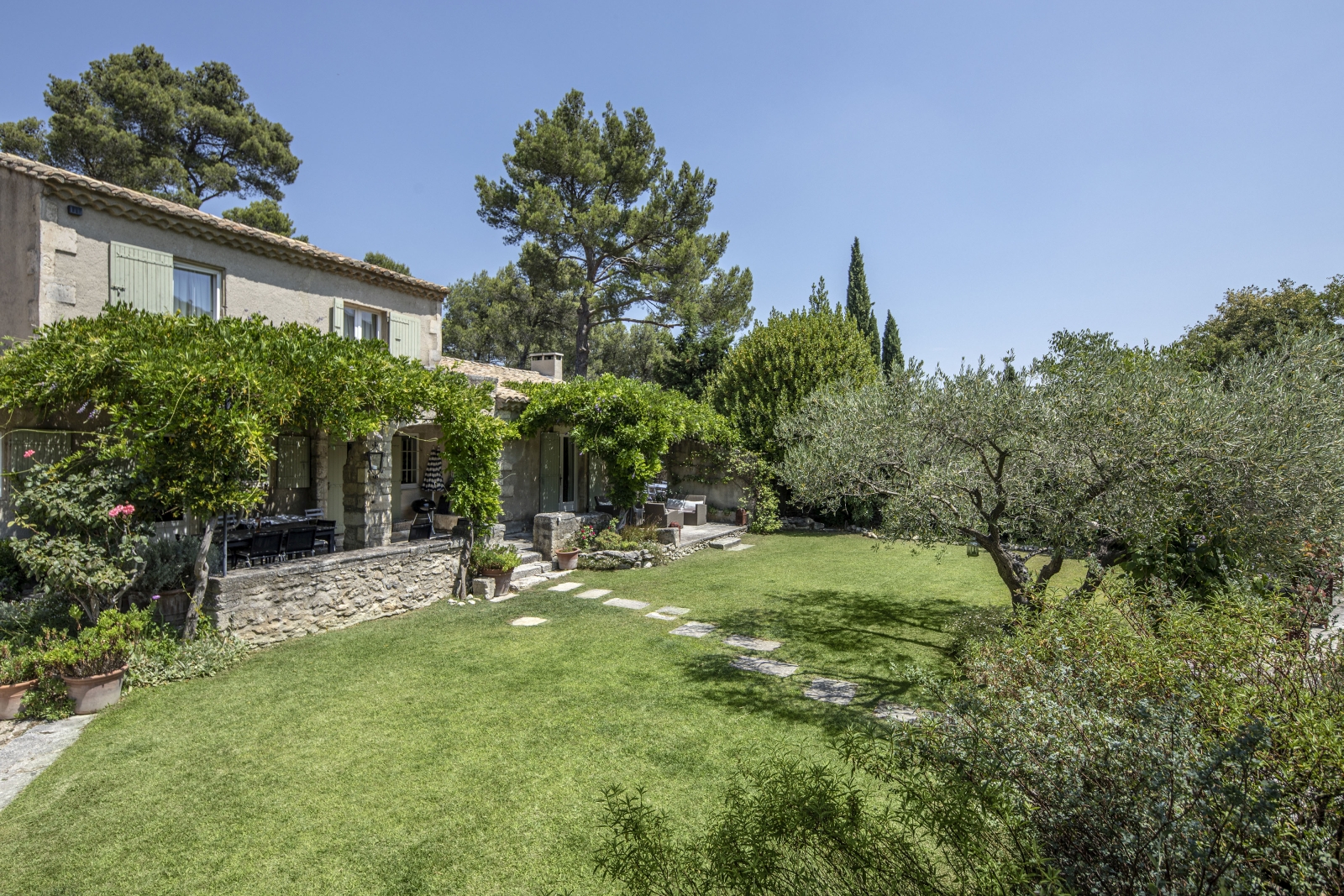Mas Cecile | Provence Villa with Tennis Court | Red Savannah