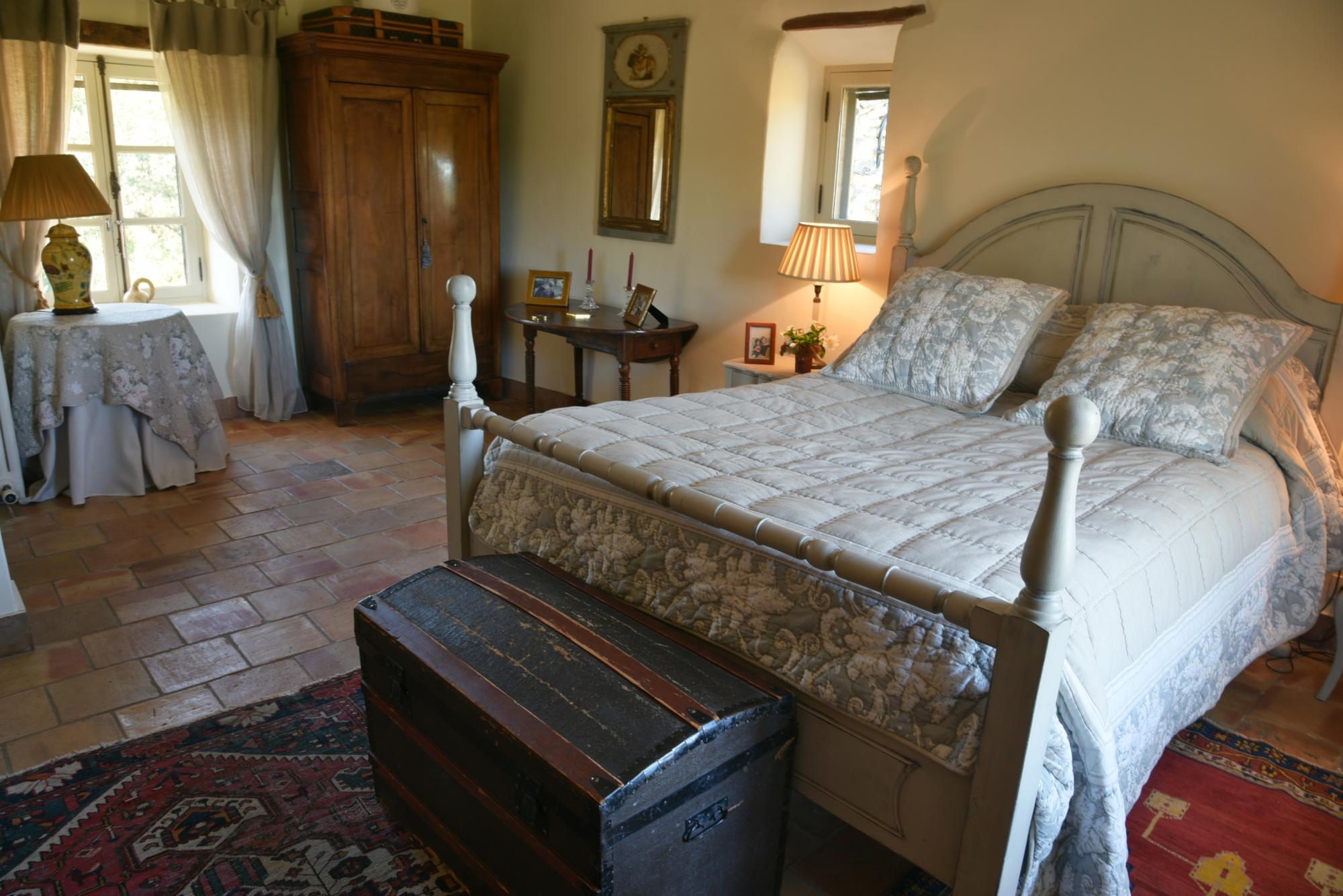 Double bedroom in Mas des Cerisiers, Provence