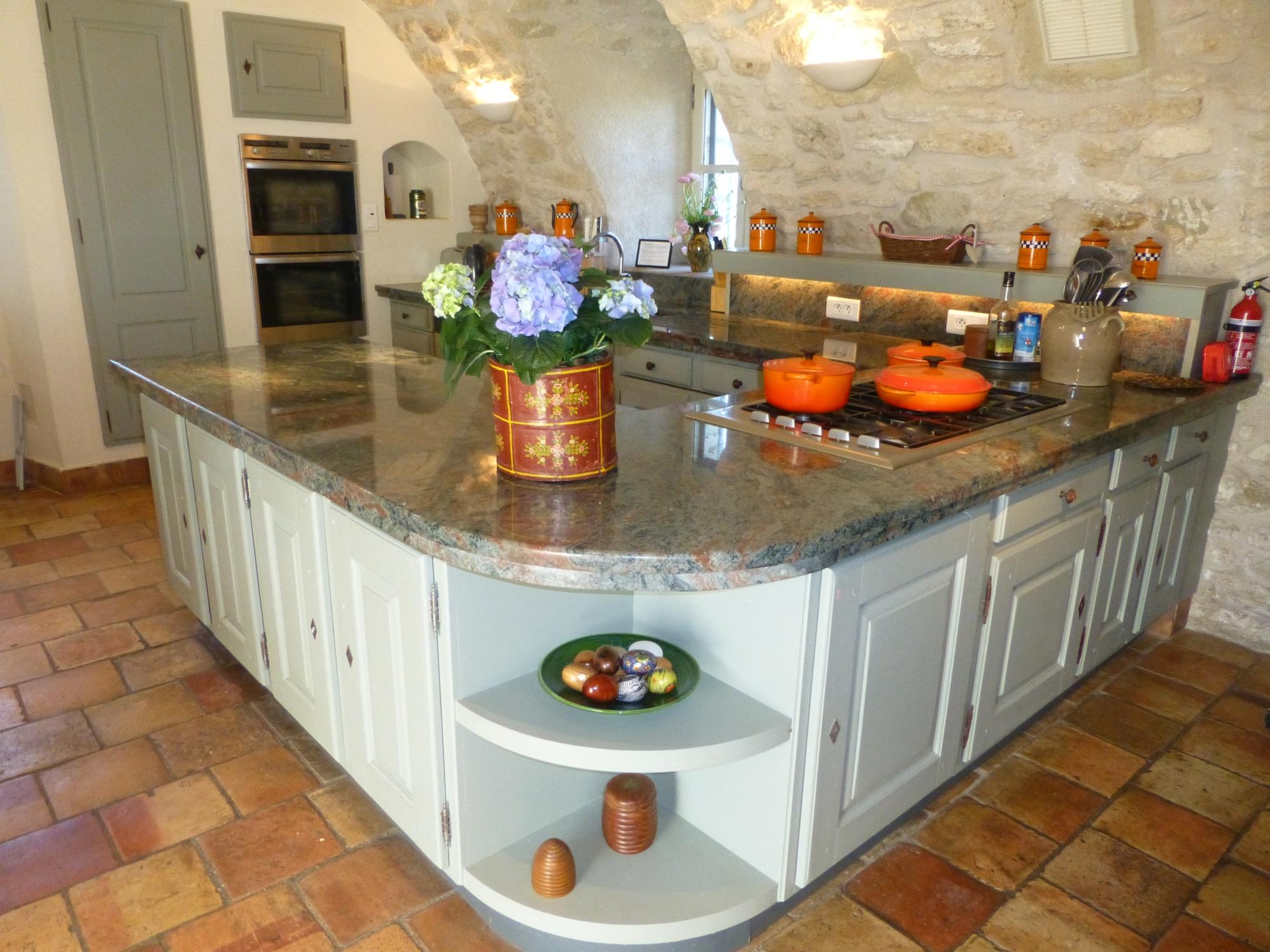 Kitchen in Mas des Cerisiers, Provence