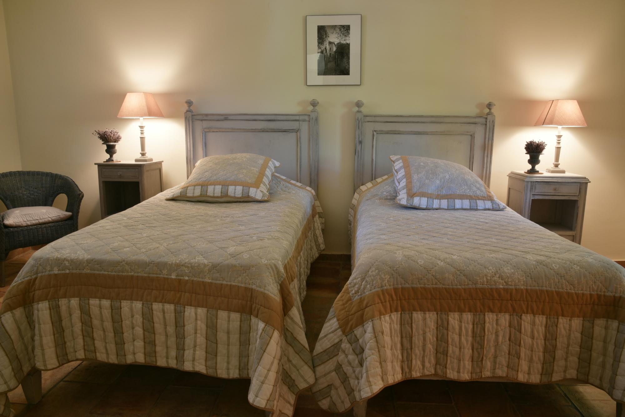 Twin bedroom in Mas des Cerisiers, Provence