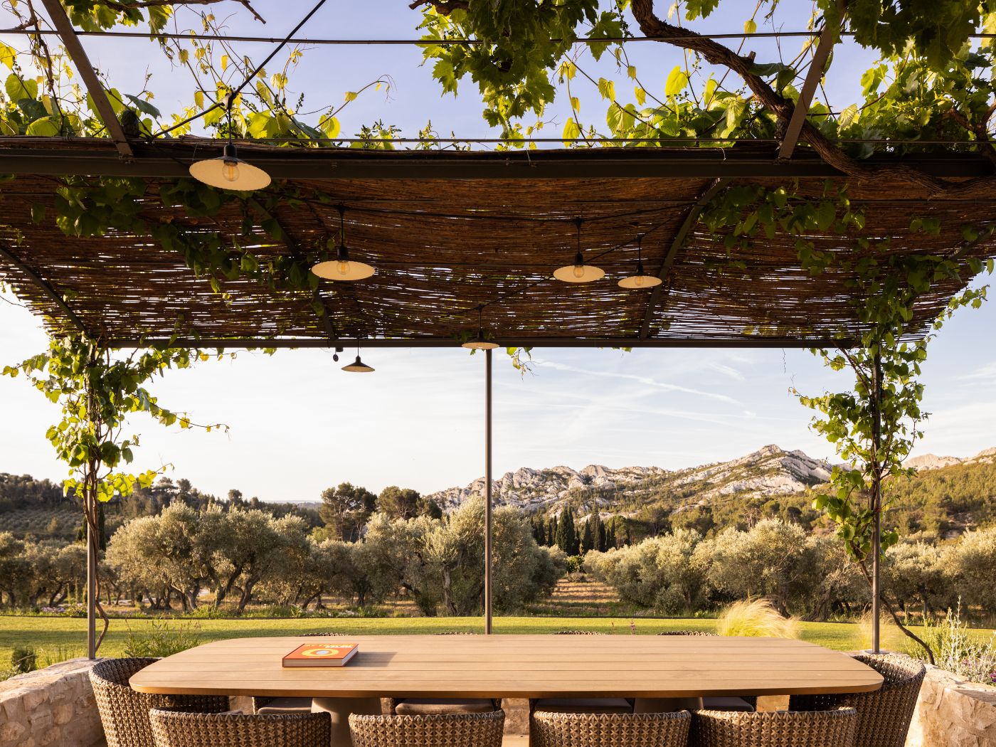 Outdoor dining at Mas des Terres.