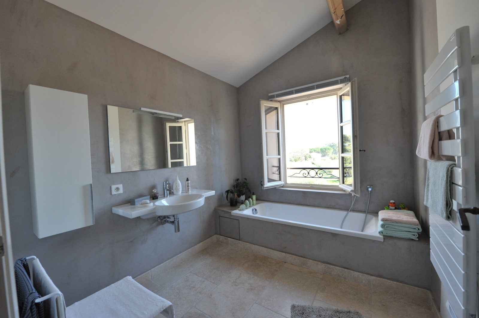 Bathroom with sunken bathtub at Mas Eygalieres in Provence