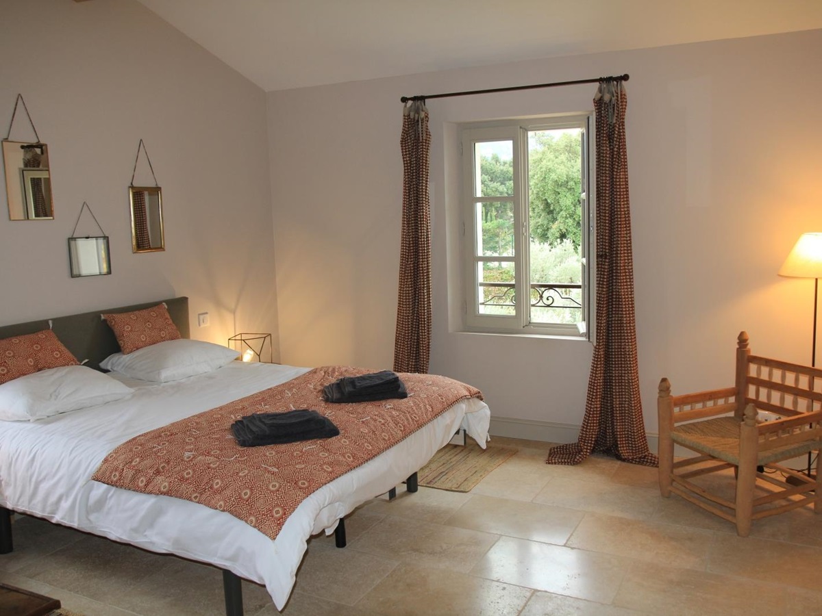 Double bedroom with pink blanket at Mas Eygalieres in Provence