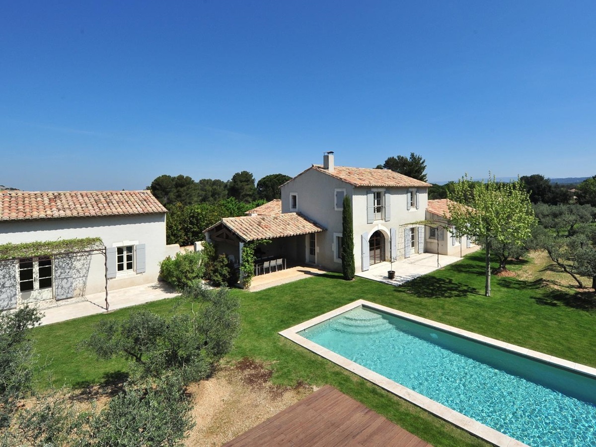 Hero shot of the main house and guest house at Mas Eygalieres in Provence