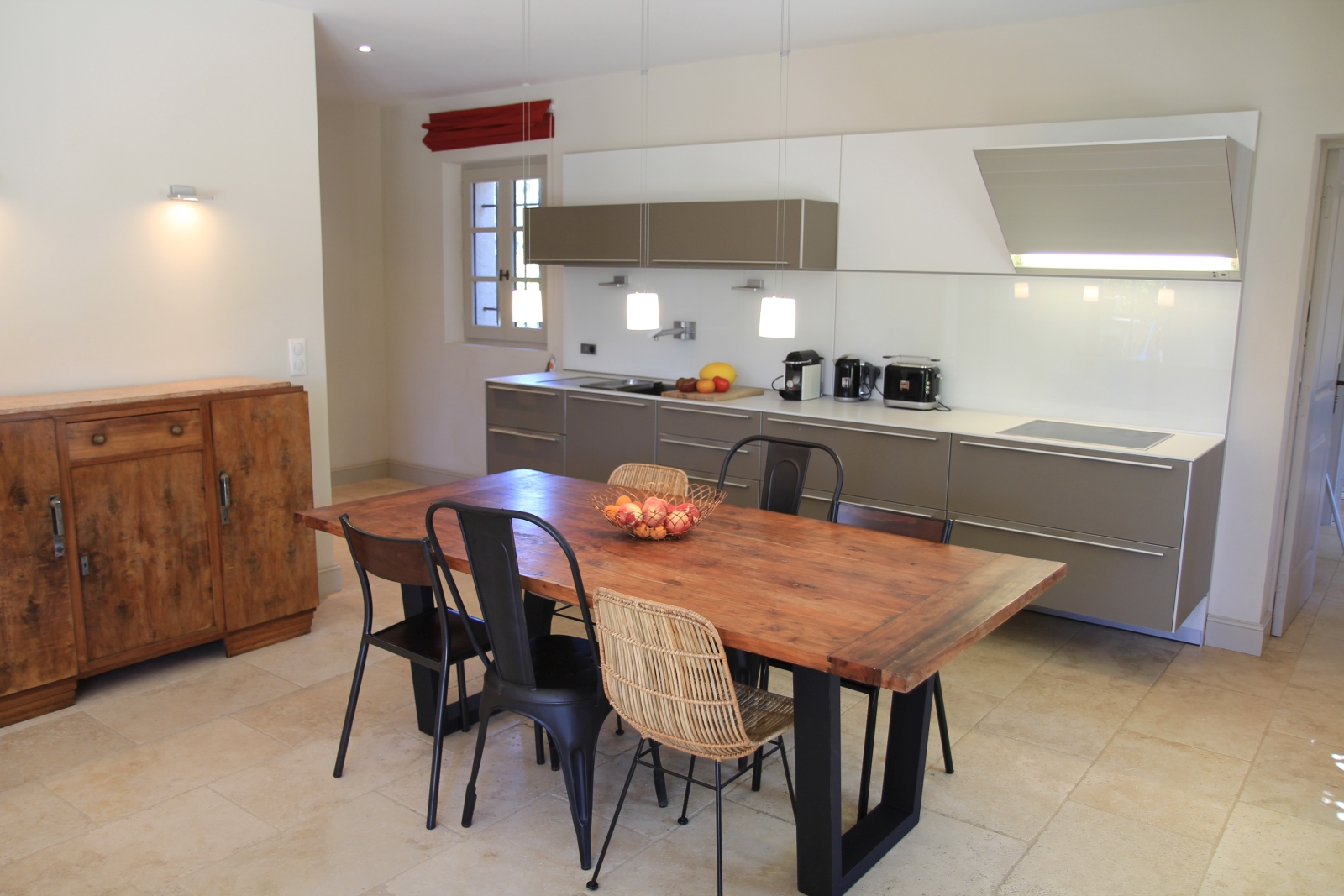 Modern kitchen with dining table for six at Mas Eygalieres in Provence