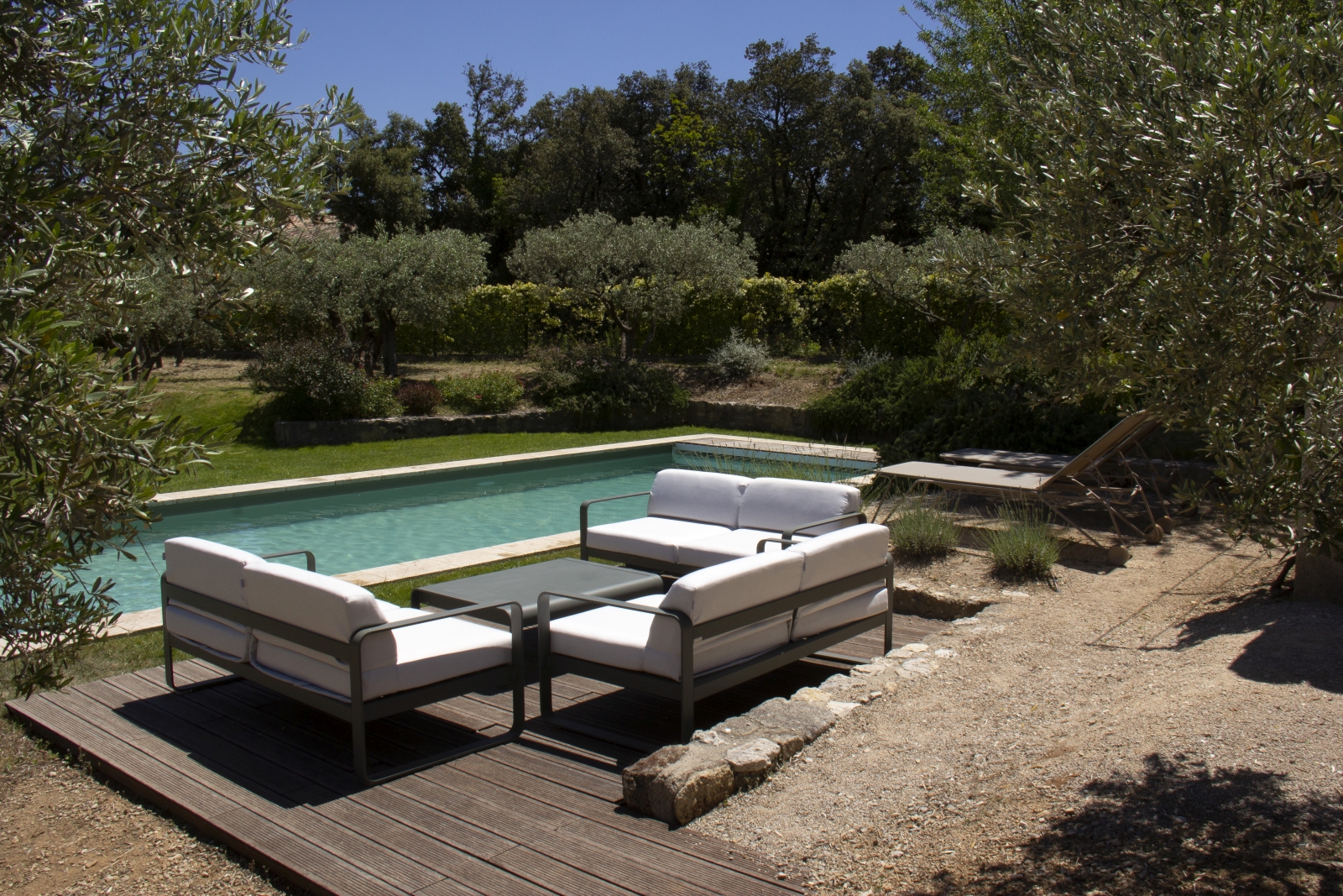 White pool seating with large table at Mas Eygalieres in Provence