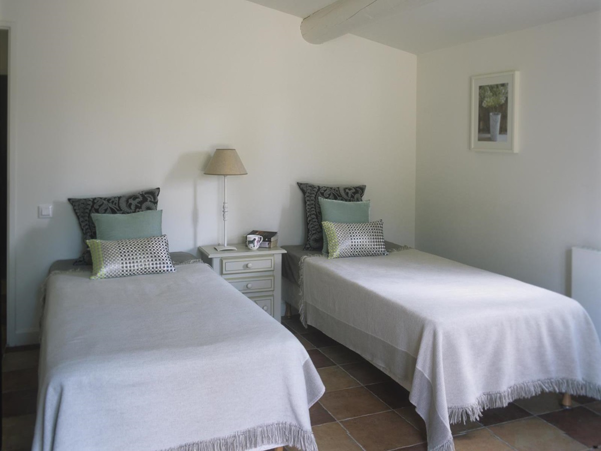 Twin bedroom in Mas Jaisses, Provence