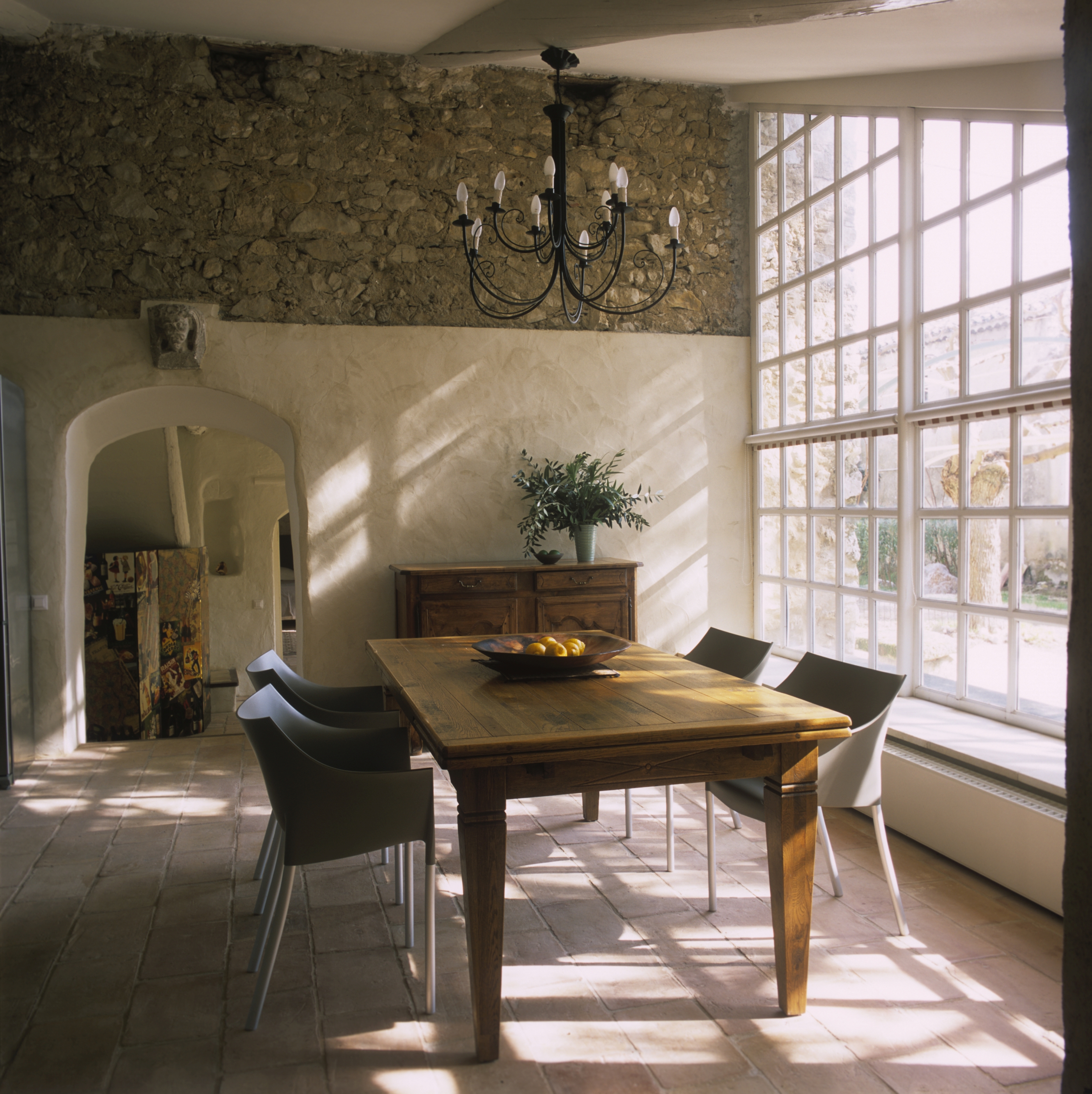 dining table in Mas Jaisses, Provence