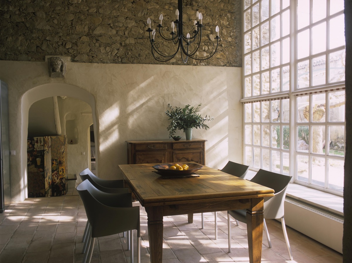 dining table in Mas Jaisses, Provence