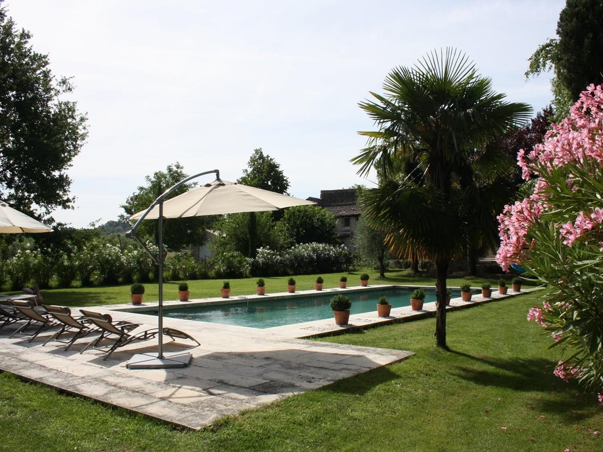 Swimming pool and sunbeds at Mas Jaisses, Provence