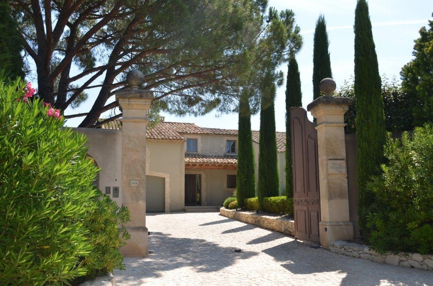 Entrance to property and driveway at Mas Laurent in Provence