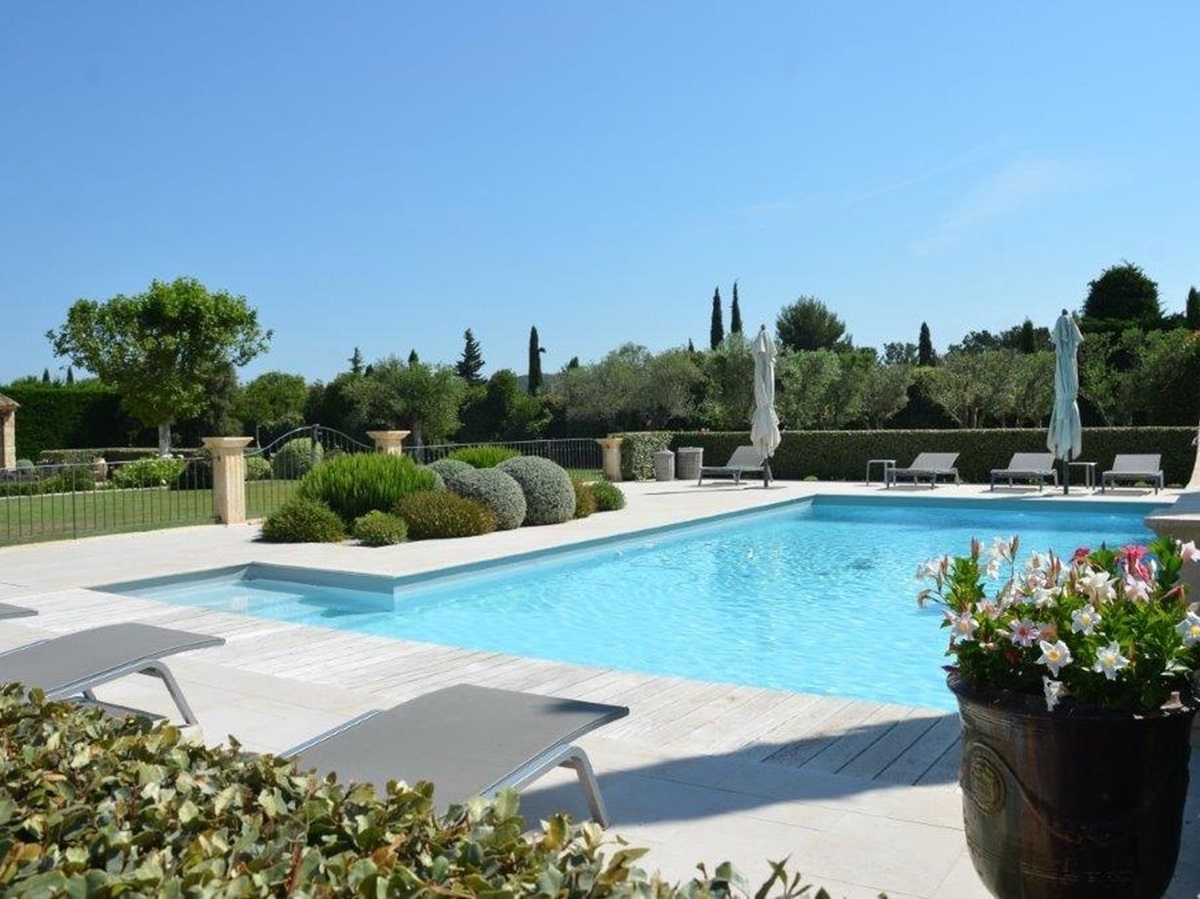 Pool length with garden at Mas Laurent in Provence