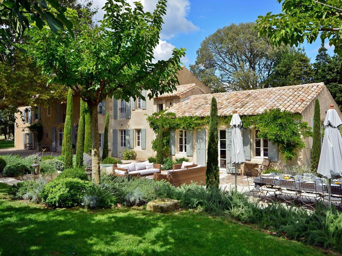 Exterior of Mas Moulard in Provence