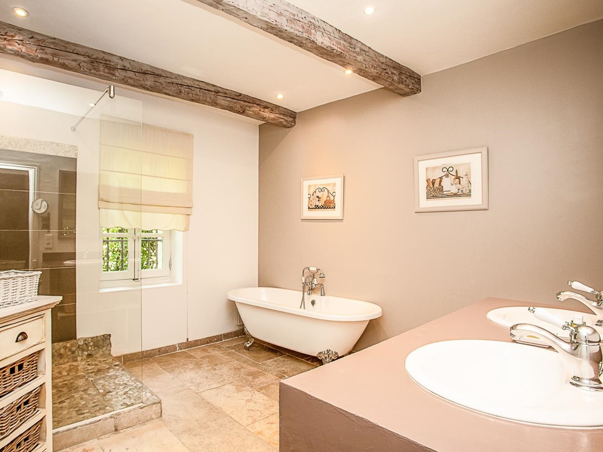 Bathroom at Mas Peyre - Villa in St Remy de Provence