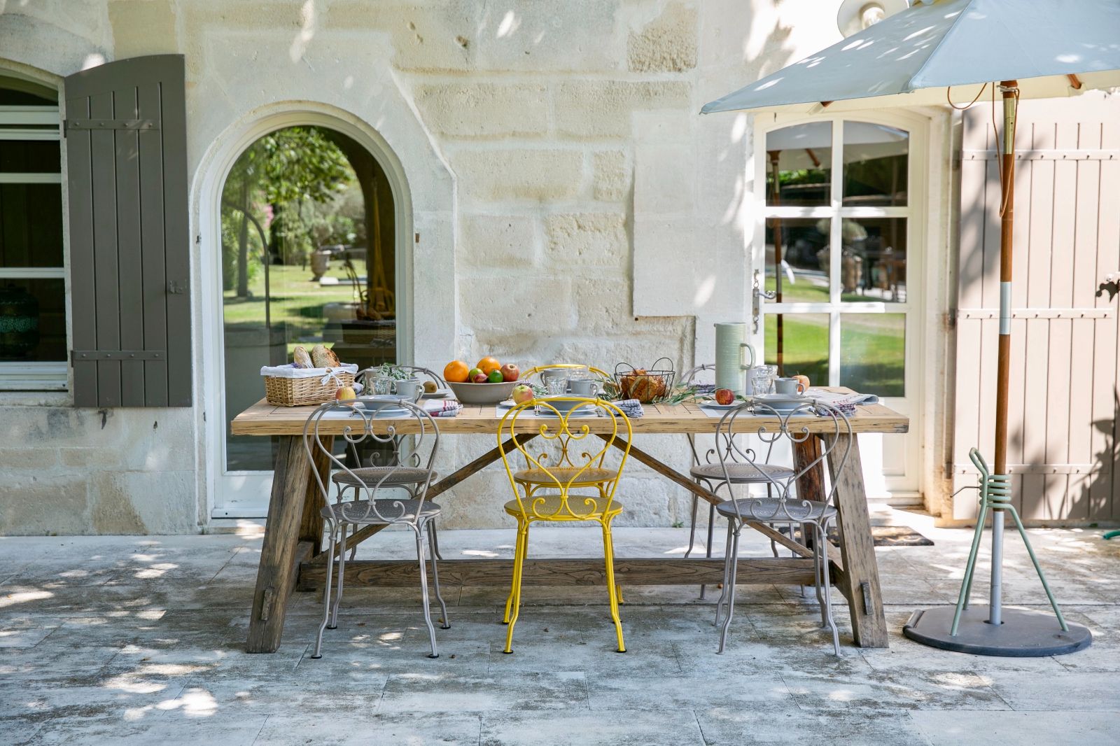 Outdoor Dining at Mas Peyre in Provence 