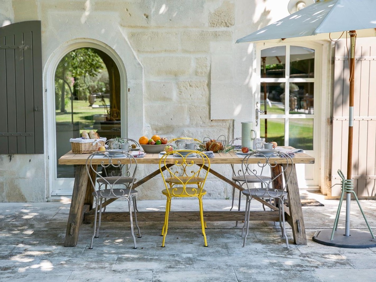 Outdoor Dining at Mas Peyre in Provence