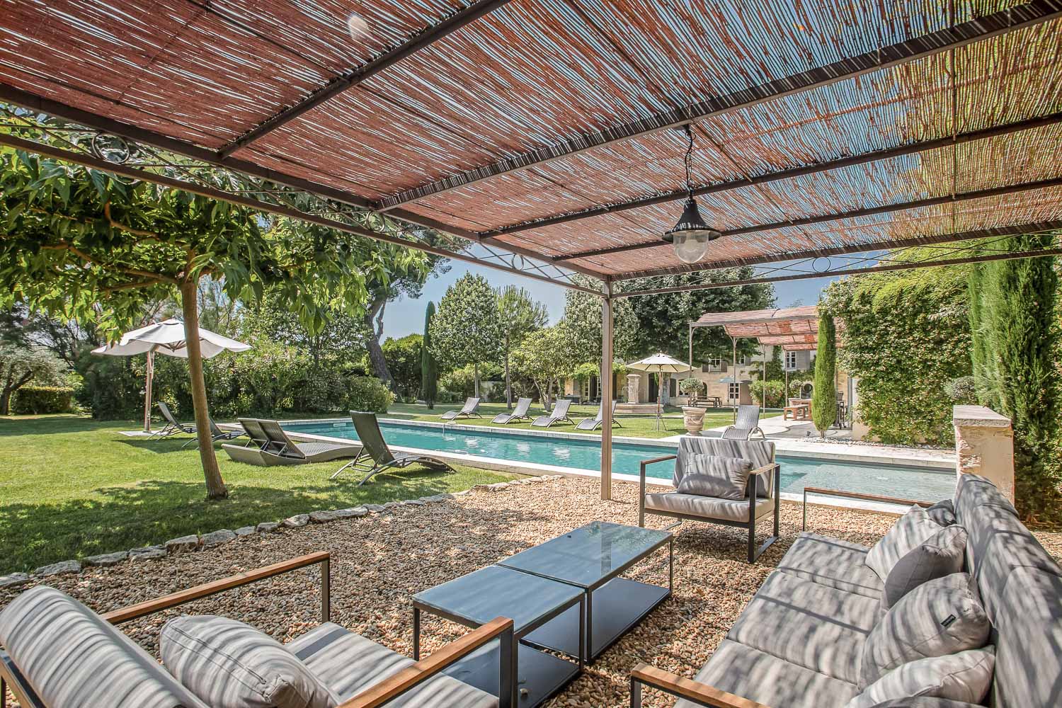 Swimming pool with sitting area - Mas Peyre, St Remy