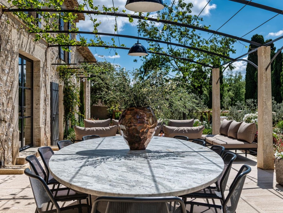 Outdoor Dining at Mas Provencal in Provence