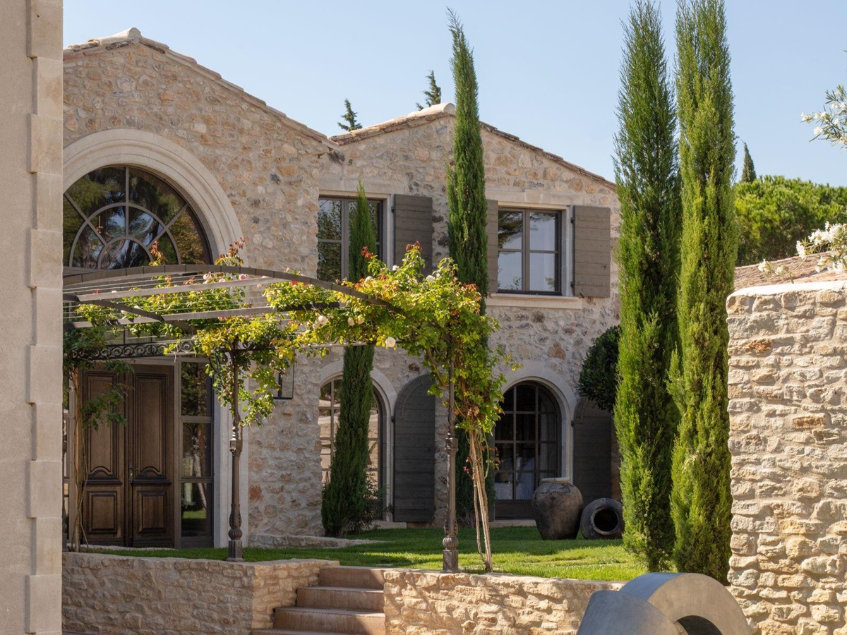 Front View of Villa Athena in Provence