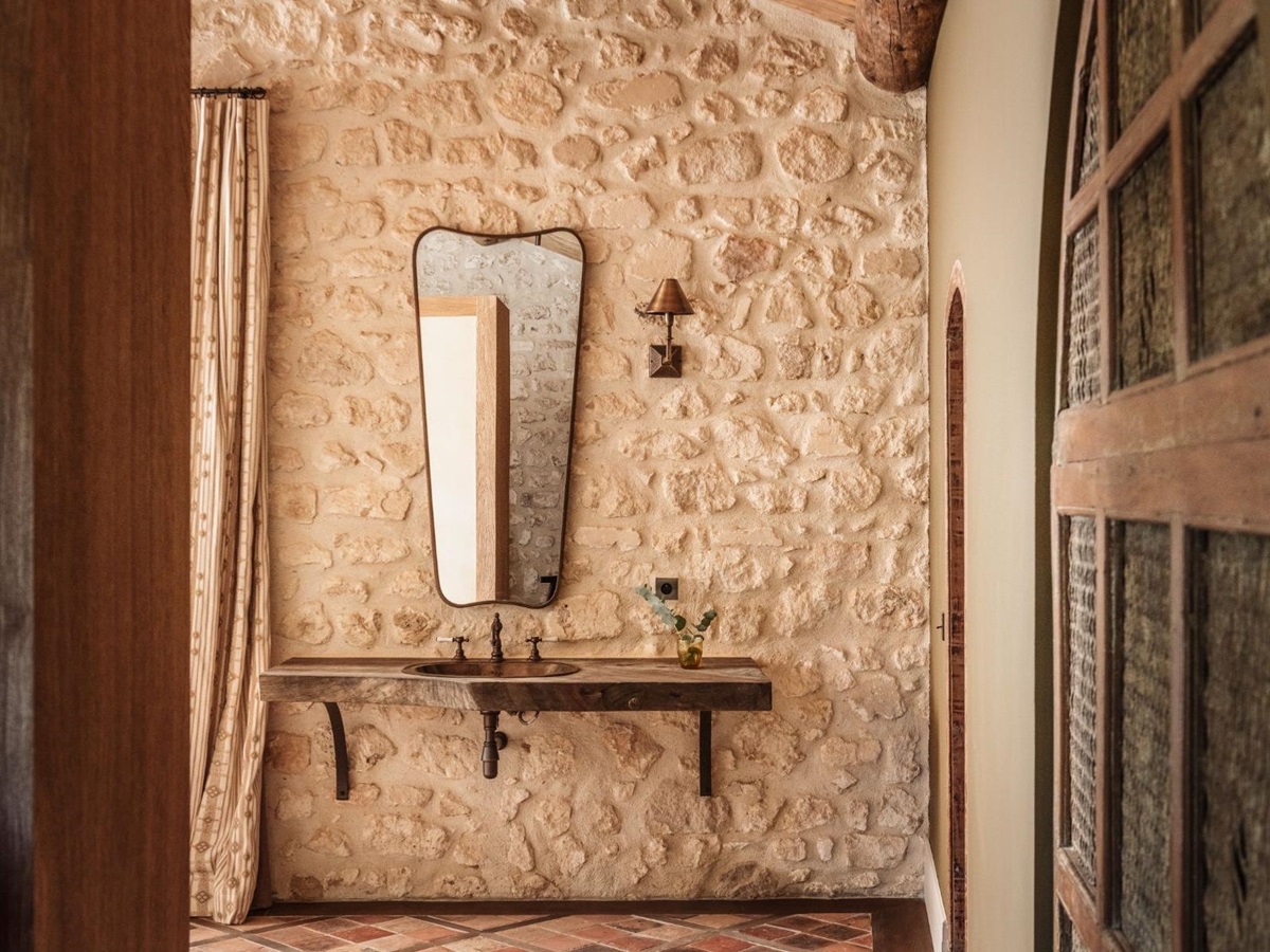Bathroom 2 at Villa Mouries in Provence