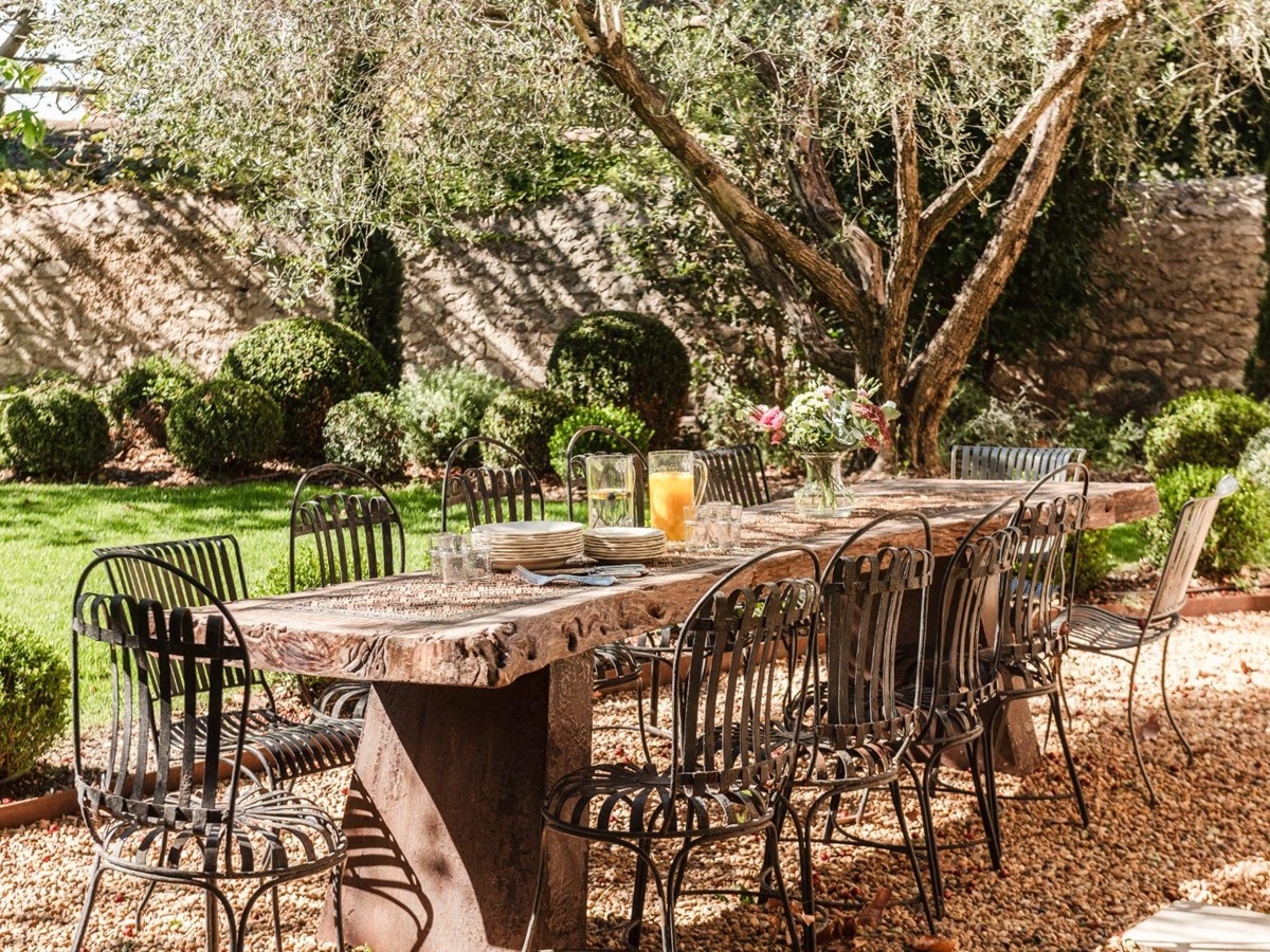 Outdoor Dining at Villa Mouries in Provence