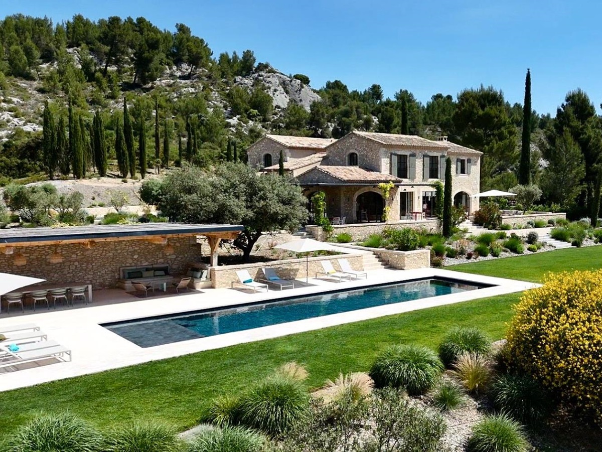 Aerial shot of Villa Olivier in Provence