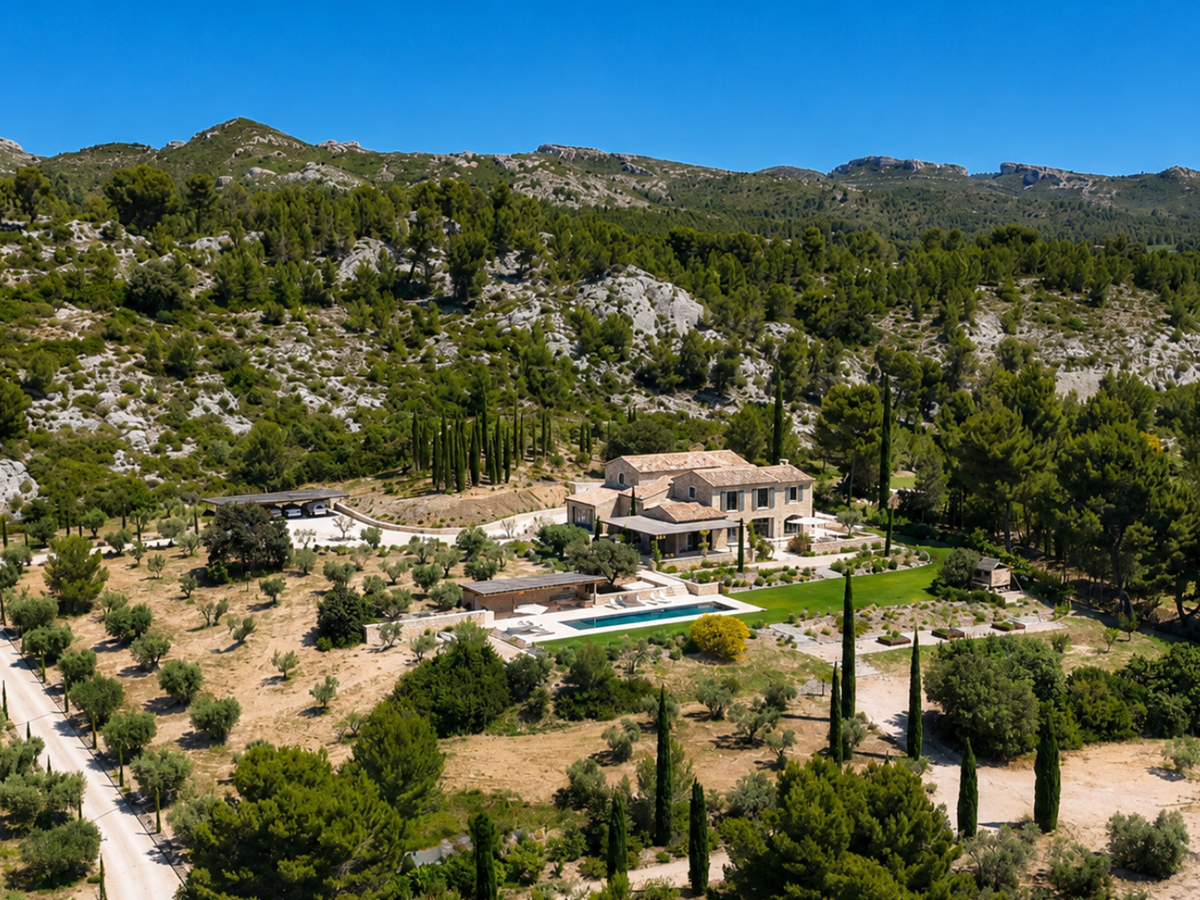 Aerial shot of Villa Olivier in Provence