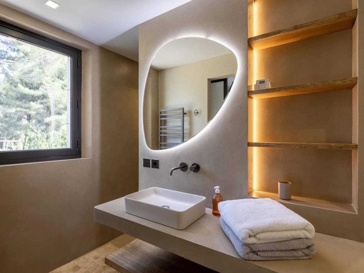 Bathroom at Villa Olivier in Provence