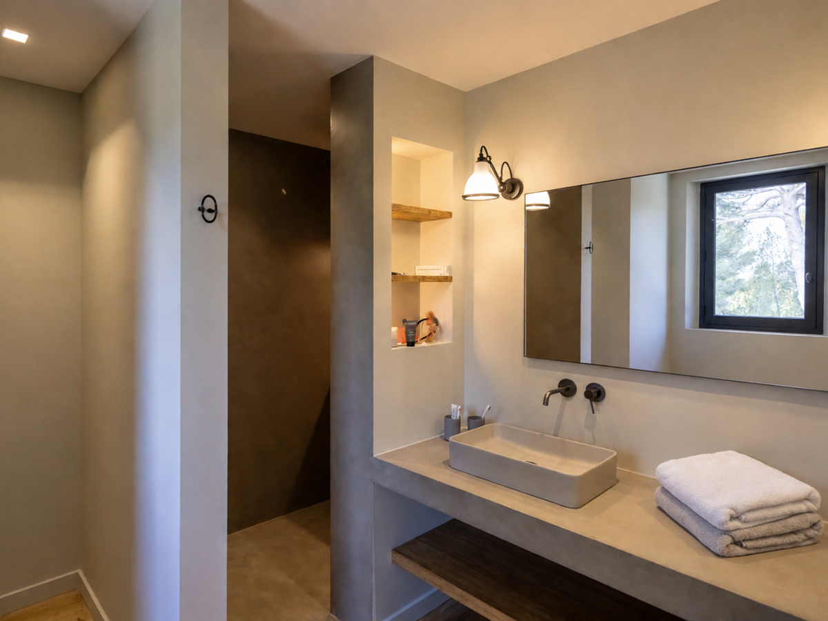 Bathroom at Villa Olivier in Provence