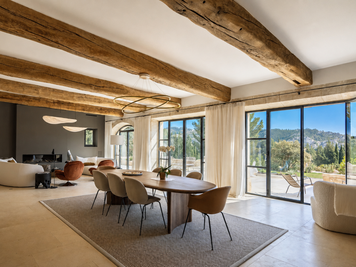 Dining room at Villa Olivier in Provence