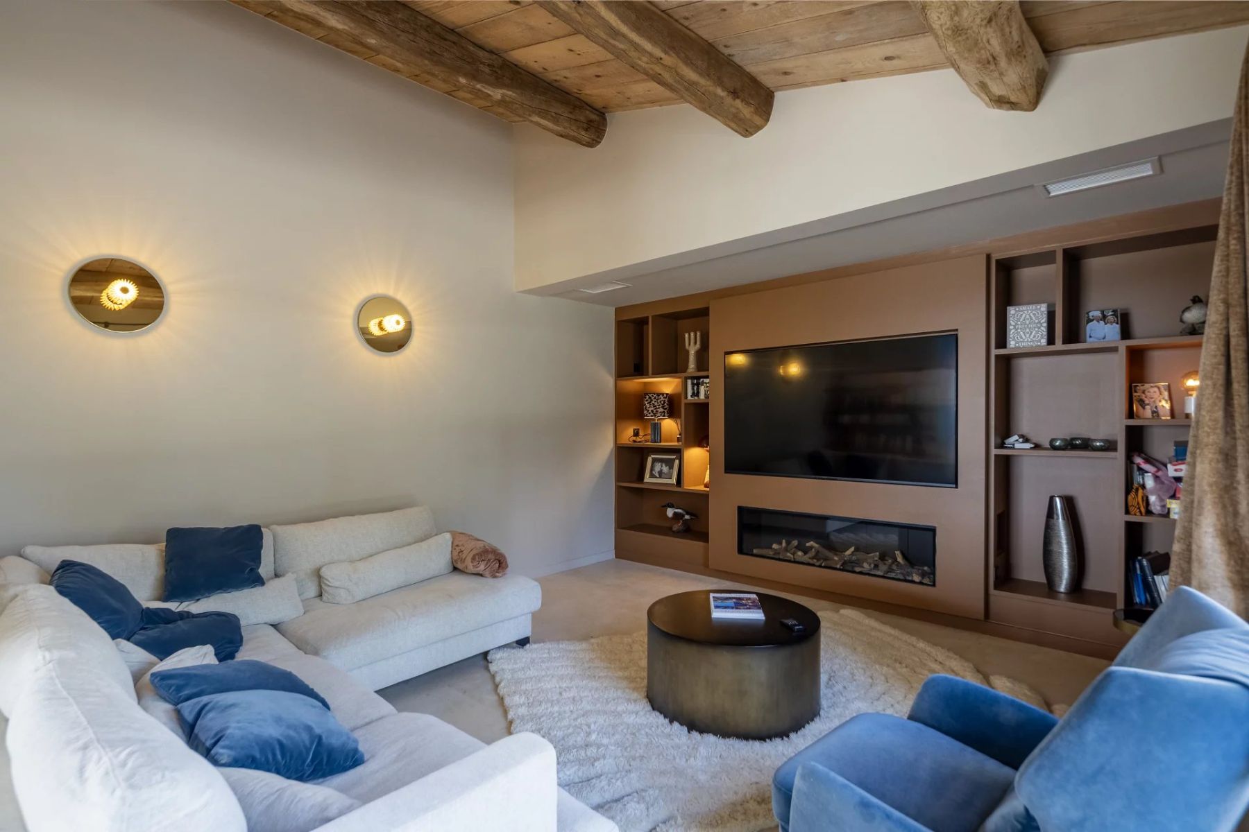 TV room at Villa Olivier in Provence