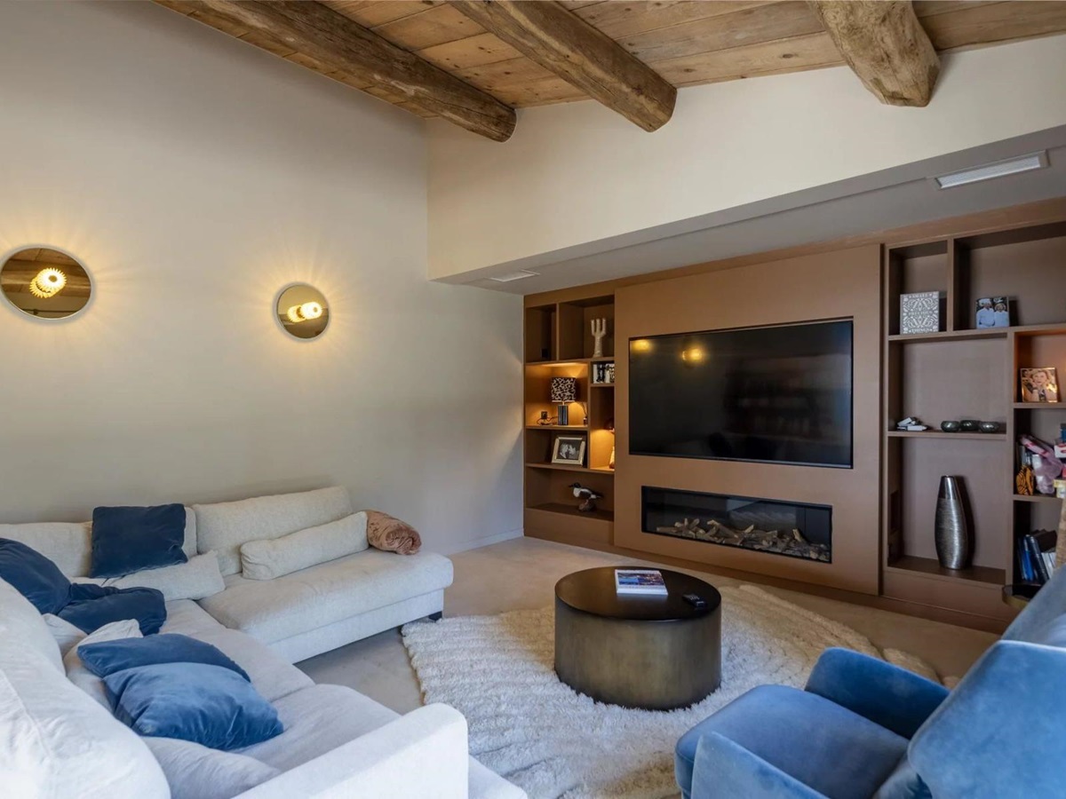 TV room at Villa Olivier in Provence