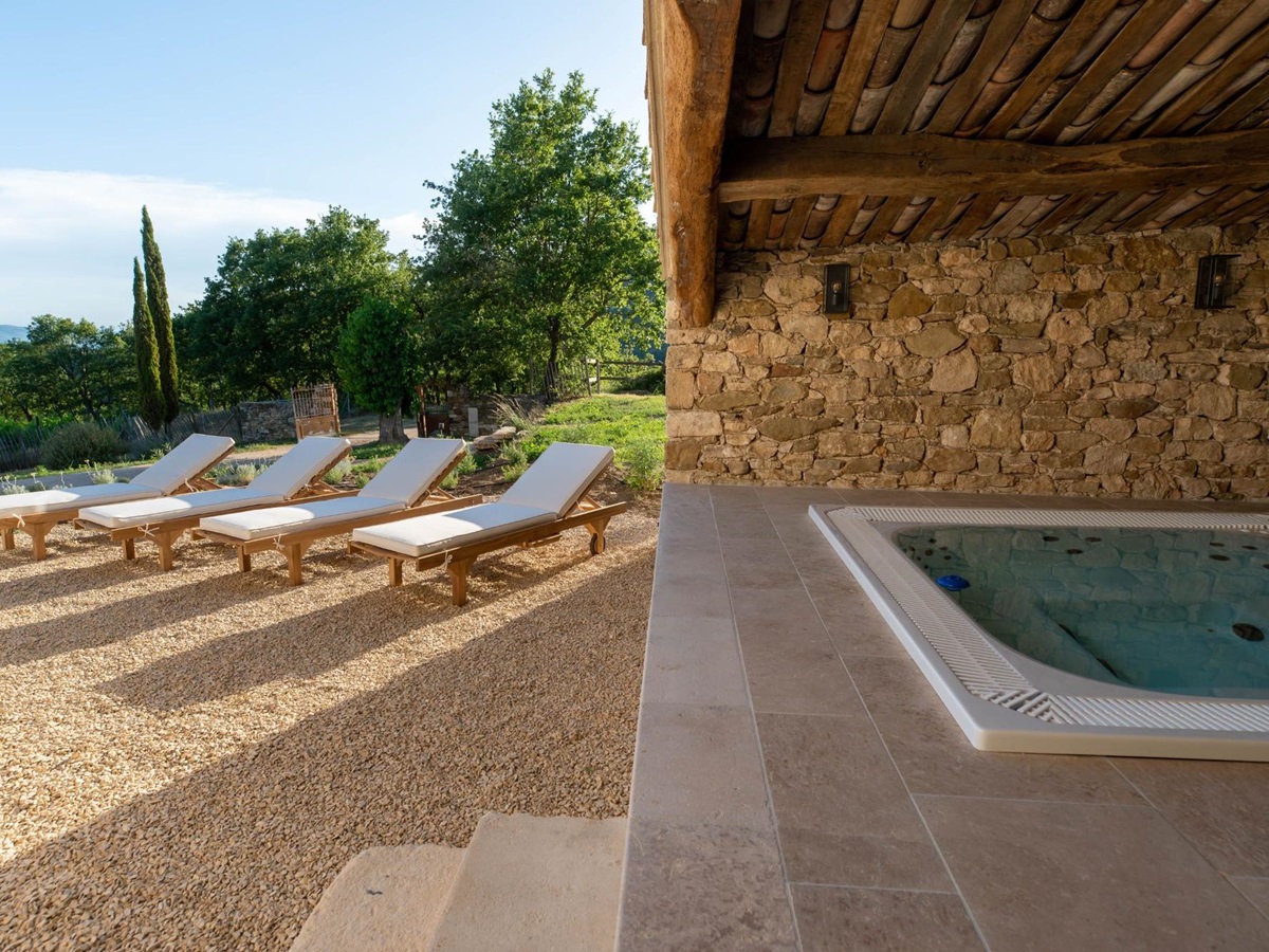 Hot tub and sun loungers at Villa Thyme