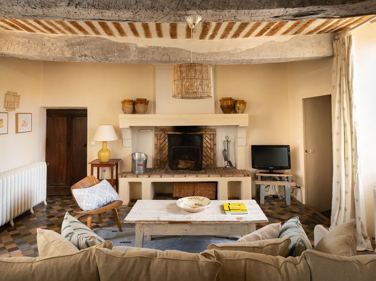 Maison Haute living room at Villa Thyme