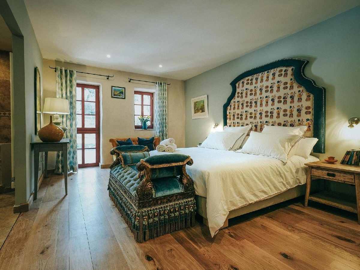 Double bedroom with green wall at Castelnou in South West France