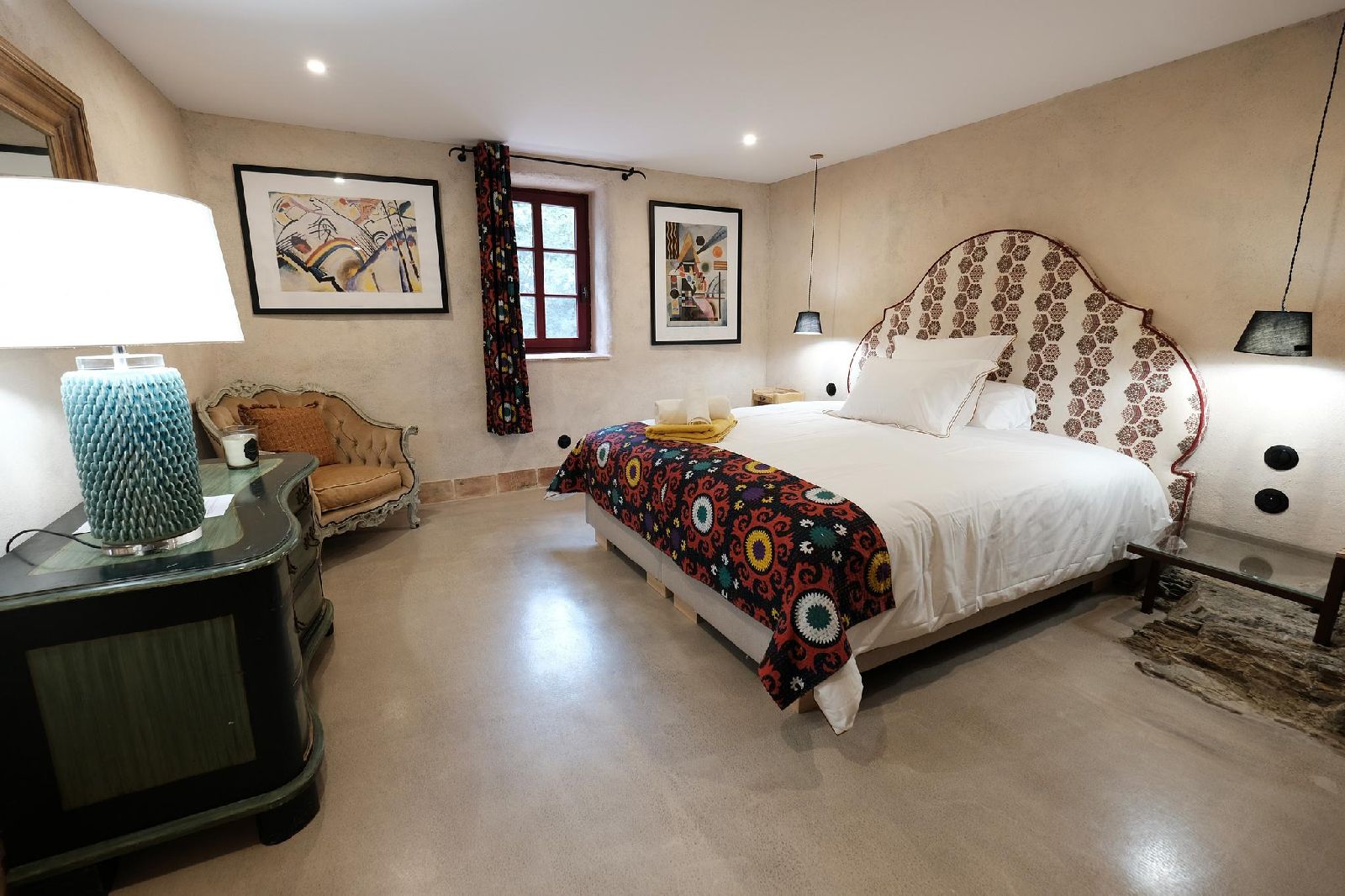 Double bedroom with king bed at Castelnou in South West France
