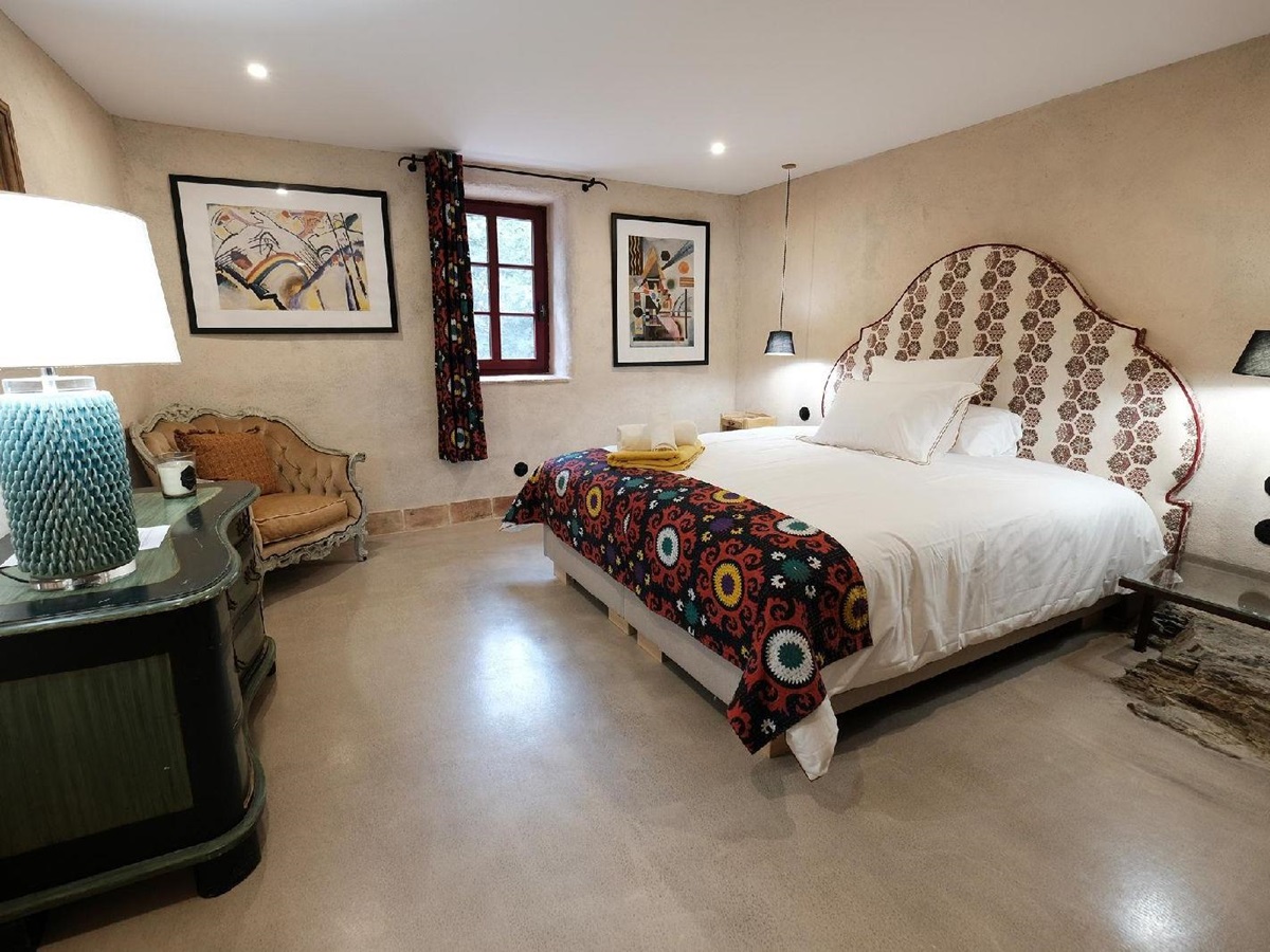 Double bedroom with king bed at Castelnou in South West France