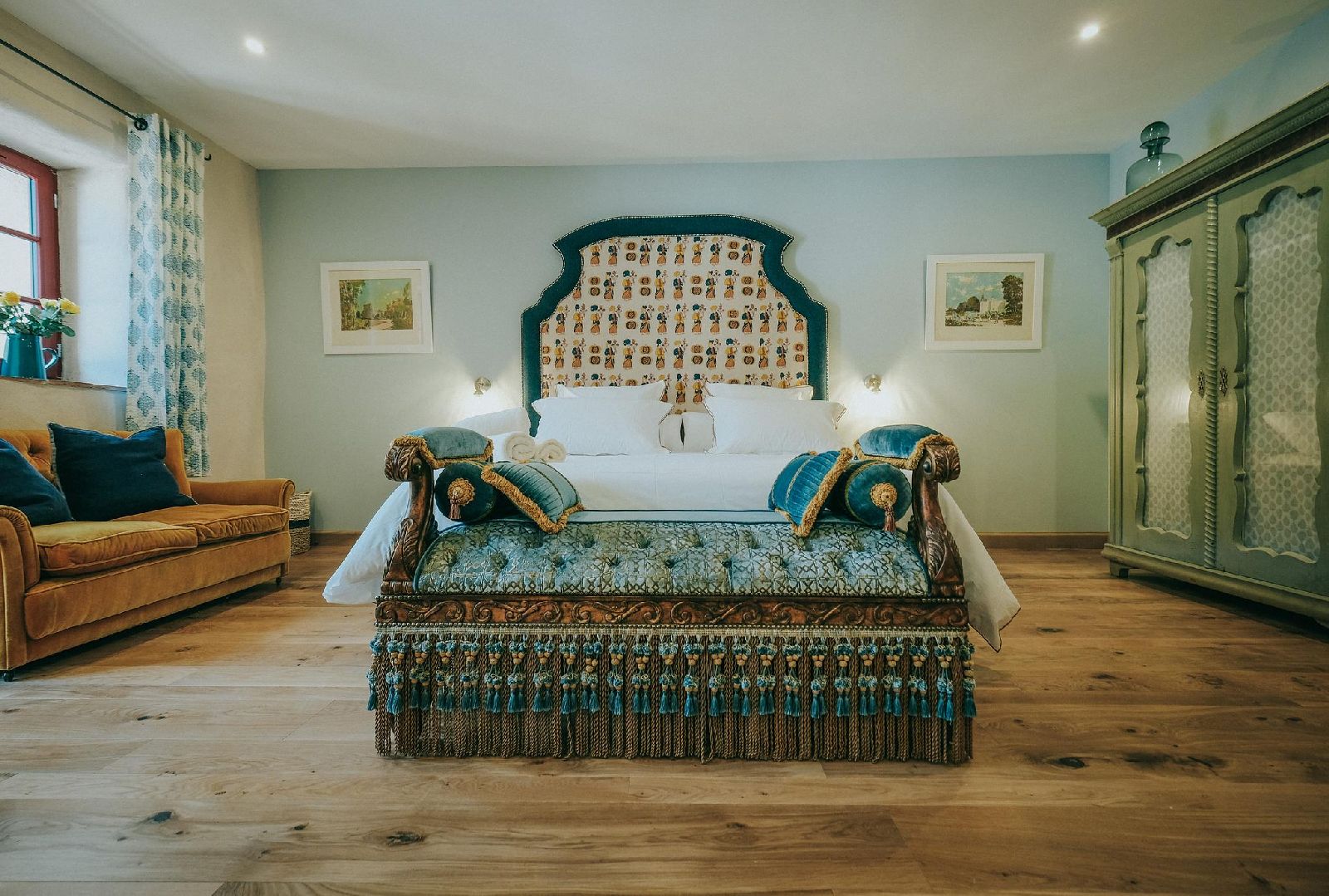 Bedroom with king size bed at Castelnou in South West France