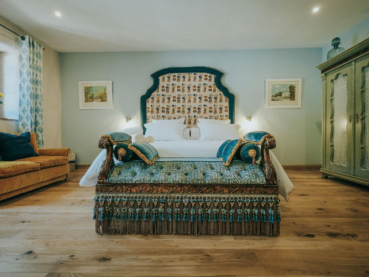 Bedroom with king size bed at Castelnou in South West France