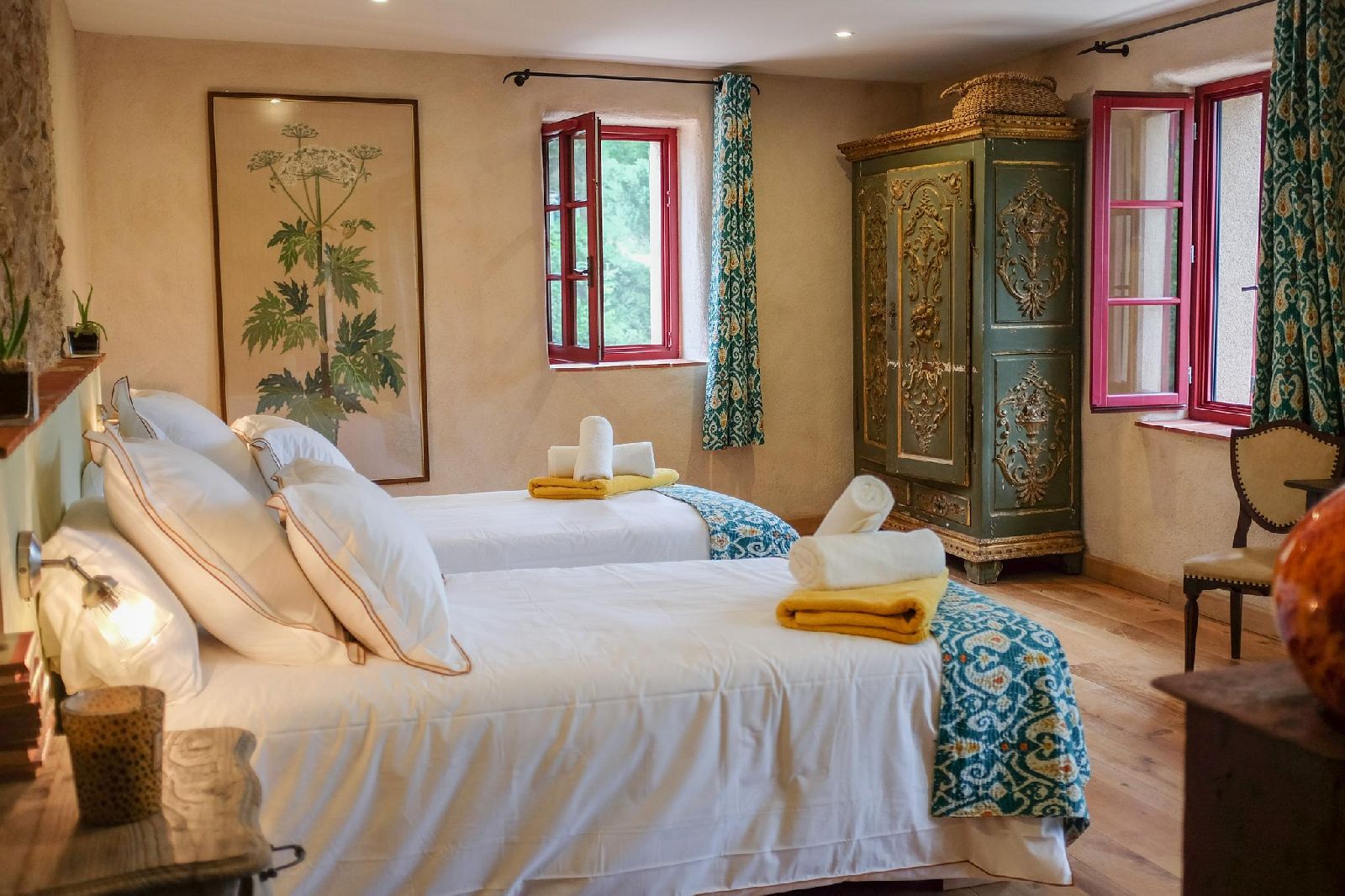 Twin bedroom with blue sheets at Castelnou in South West France