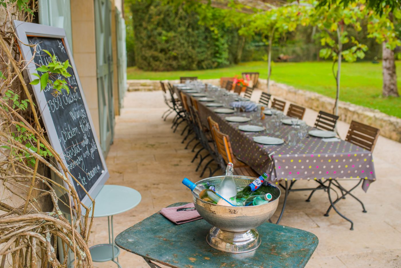 Outdoor Dining at Domaine Alauzie in South West France 